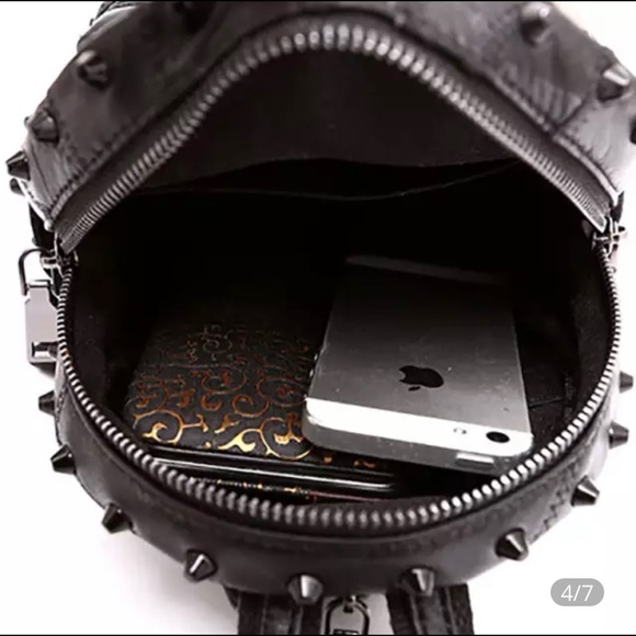 Small backpack - Picture 2 of 3